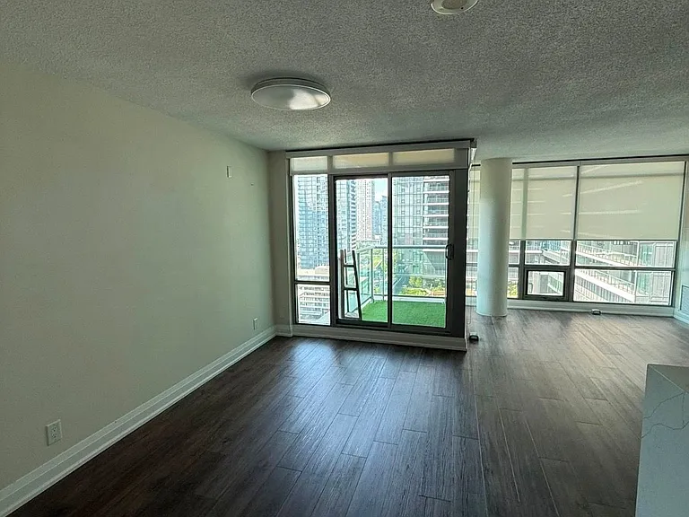 81 Navy Wharf Ct #2206 — Photo 3