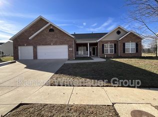 2308 Fourlakes Dr, Belleville, IL 62220