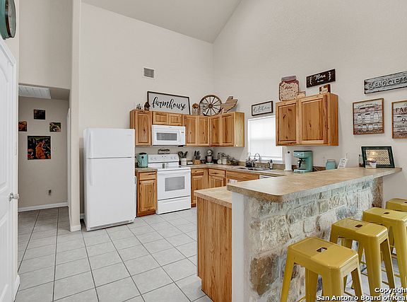 5th image of 304 Caveside Dr