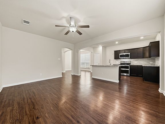 4th image of 602 Hobby Rd