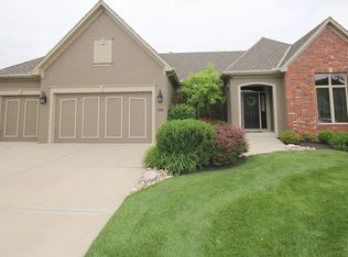 6055 Westwood Ct, Parkville, MO 64152