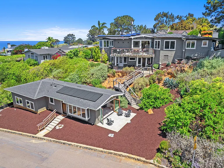 555 Amphitheatre Dr — Photo 4