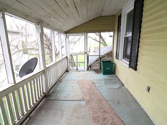 3rd image of 419 Maple St Floor 2