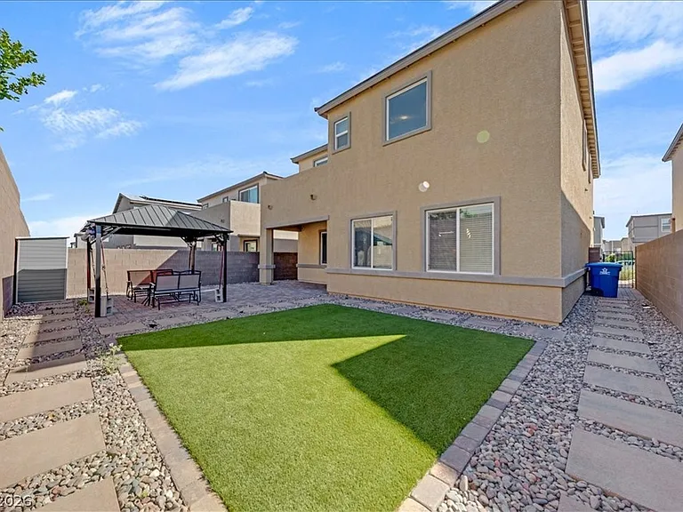 299 Mount Tyndall St — Photo 35