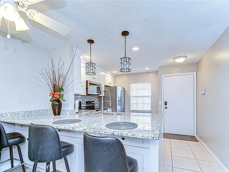13870 Oakwood Ln — Photo 8