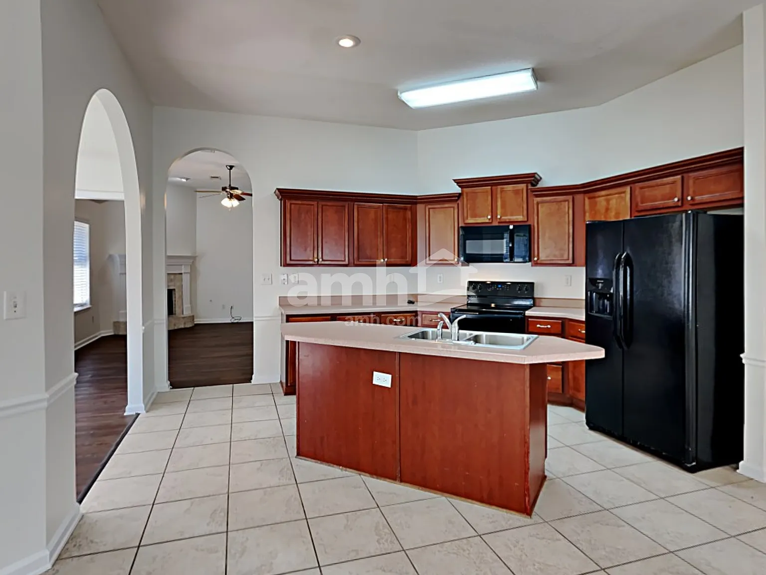 3 bed, 2.0 bath, 2221 sqft, $2,210 — Photo 3