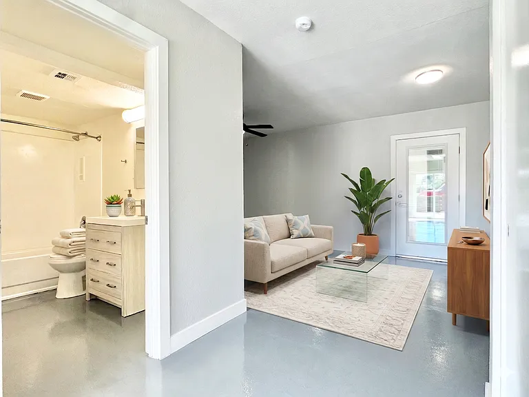 402 N 10th St #6 — Photo 8