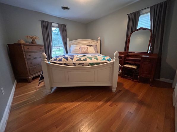 302 Bayview Dr, Yorktown, VA 23692