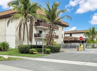 Dadeland Capri, Miami, FL 33143