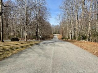 33 Center Cir, Woodstock, CT 06281