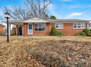 9200 Papoose Dr, Saint Louis, MO 63123