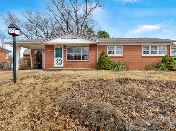 9200 Papoose Dr, Saint Louis, MO 63123