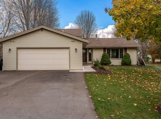 1921 Whitestone Dr, Rockton, IL 61072