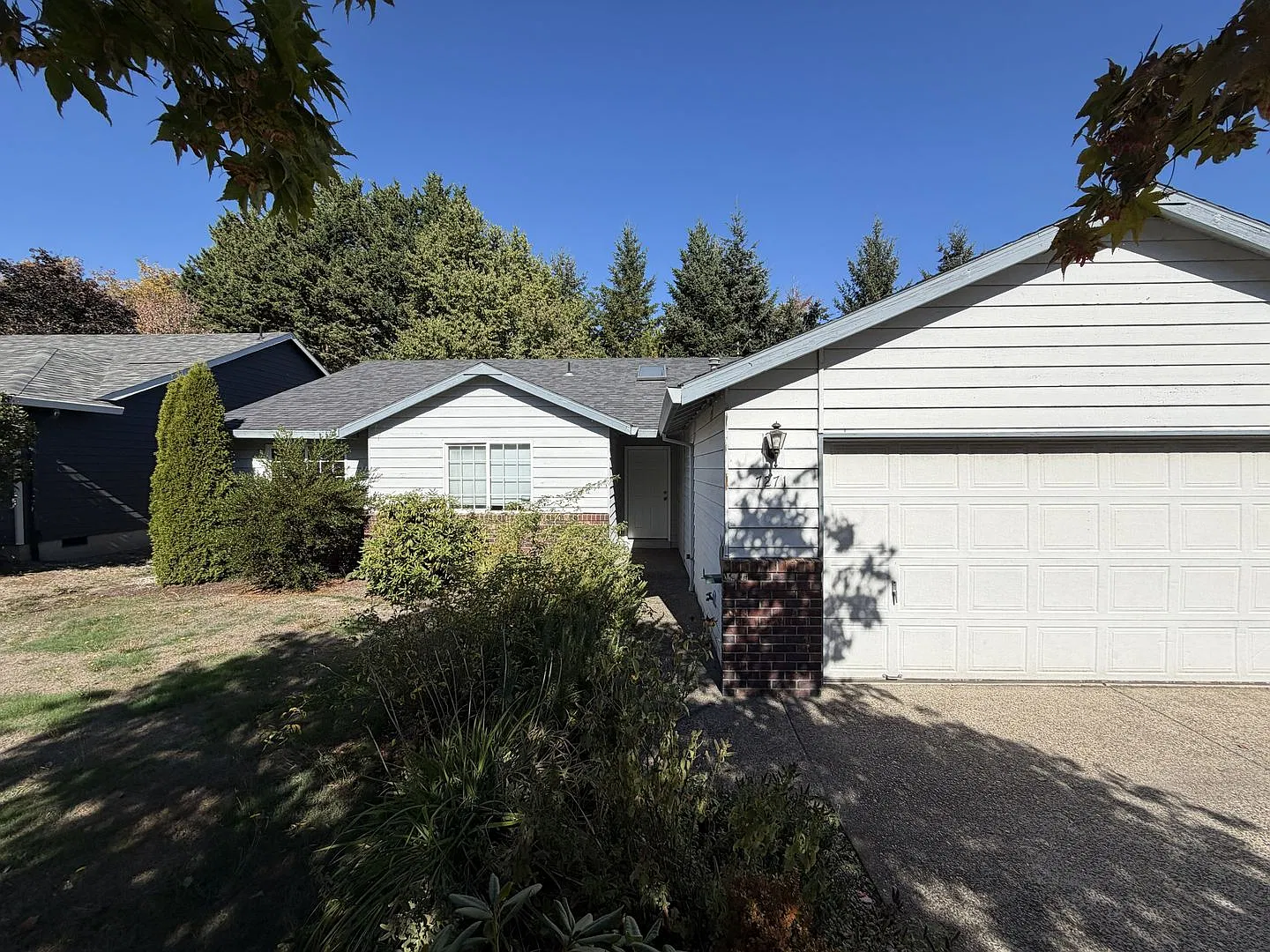 Spacious Single-Level 3 Bedroom Home with Vaulted Ceilings, Spacious Primary Suite & Attached Garage — Photo 3