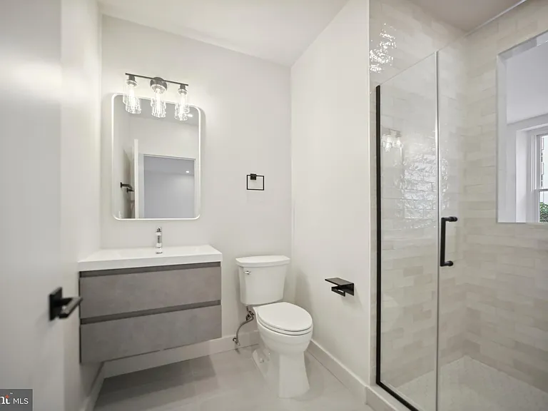 1329 Connecticut Ave NW #201 — Photo 14