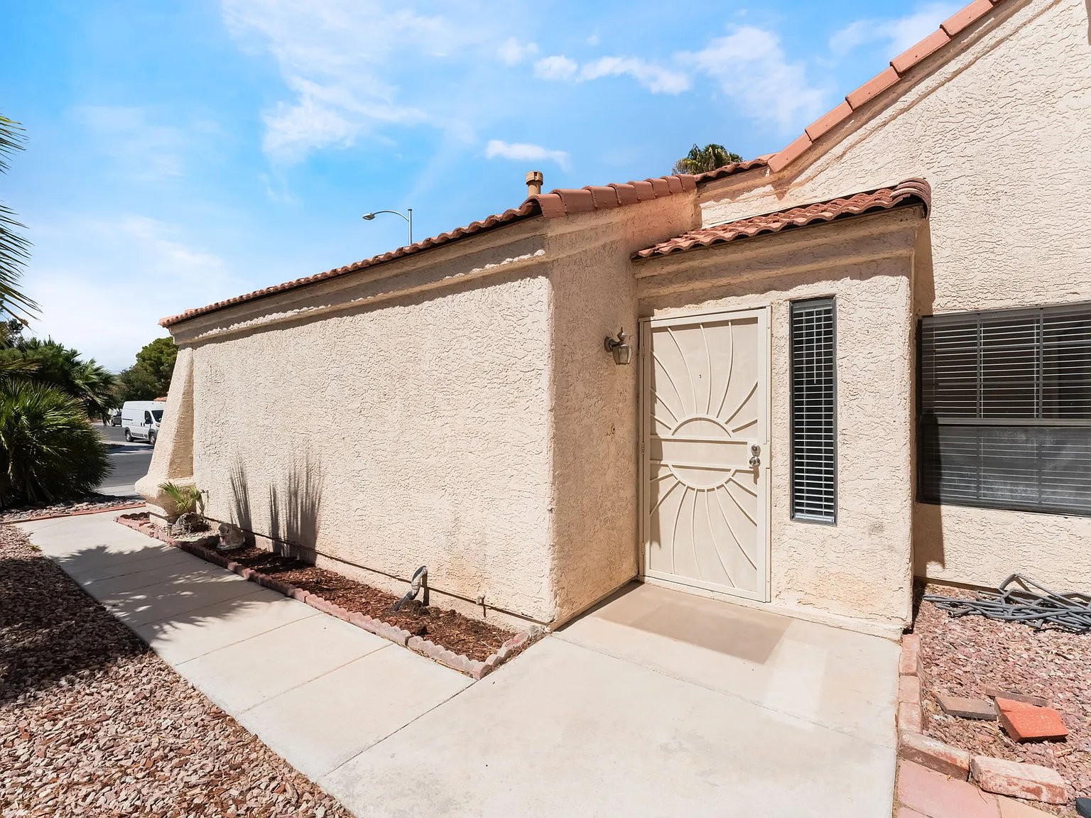 3 bed, 1419 sqft, $2,000 — Photo 3