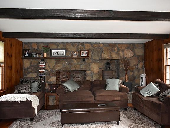 5th image of 125 Sharon Ct