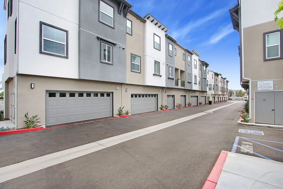 Building Photo - The Willow Townhomes