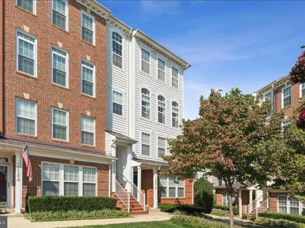 327 Cross Green St #327B, Gaithersburg, MD 20878