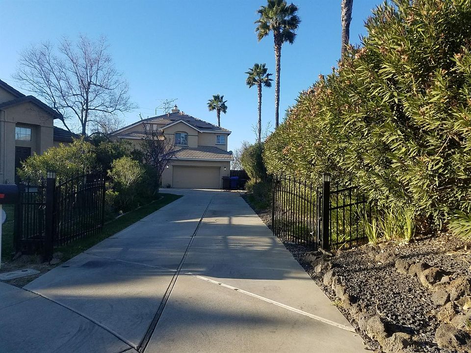 1st image of 2851 Newport Dr