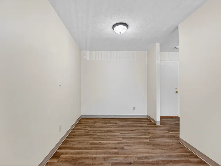 Taurus Apartments — Photo 22