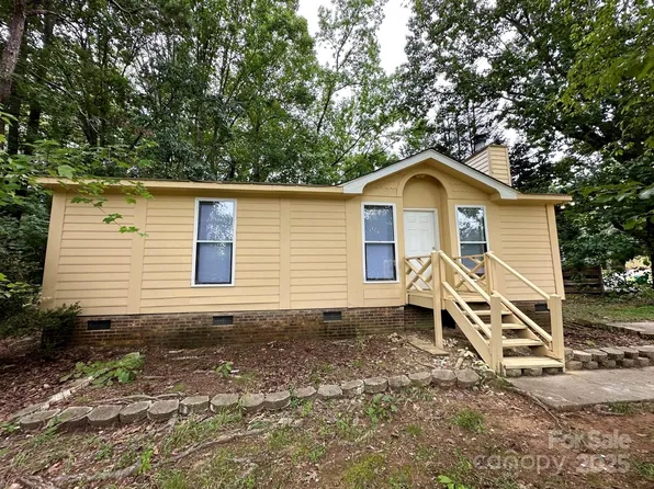 8131 Strawberry Point Dr, Charlotte, NC 28215