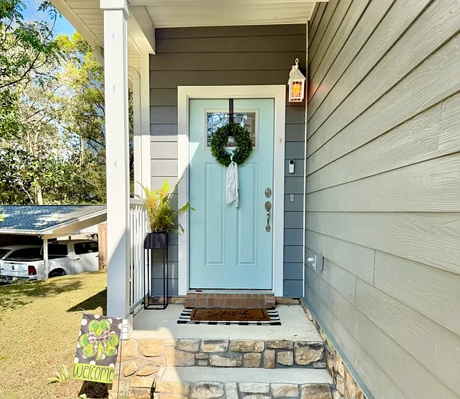 411B Redwood Ave — Photo 2