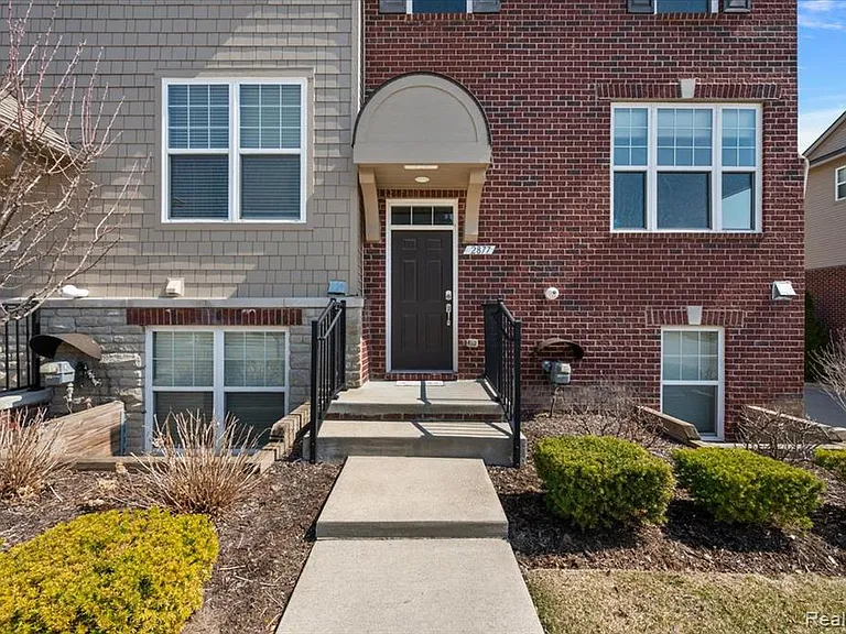 2877 Hartwick Dr — Photo 2