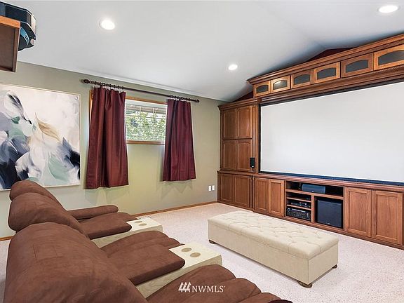 5th image of 10827 29th St NE