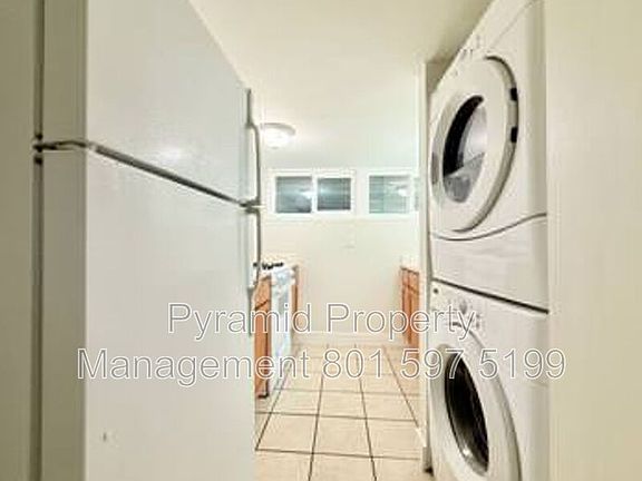 5th image of 652 E Roosevelt Ave