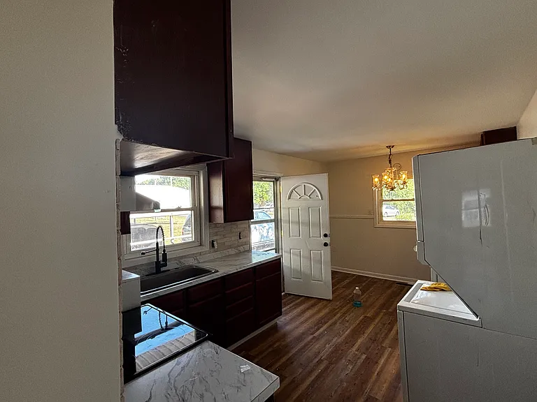 810 Bowling St — Photo 15