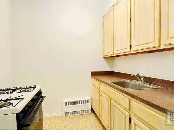 3rd image of 209 W 118th St APT 4M