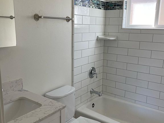 4th image of 421 W El Roblar Dr #421