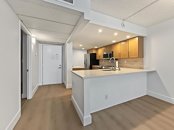 5th image of 12 Royal Palm Way #2050
