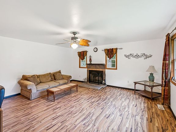 4th image of 297 Hickory Dr