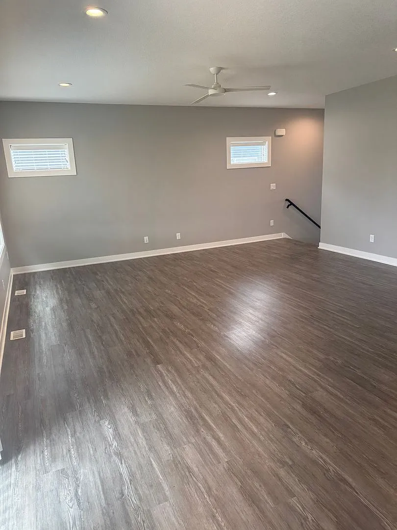 Beautiful Single Family Home With 6 Car Attached Garage! — Photo 3