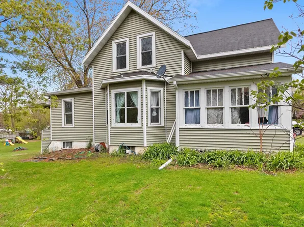 63 N 12th St, Clintonville, WI 54929