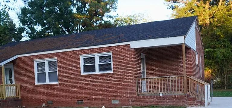 206 Thurston Dr W — Photo 1