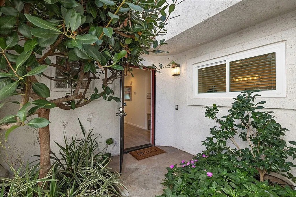 2 bed, 2.5 bath, 1408 sqft, $5,200 — Photo 4