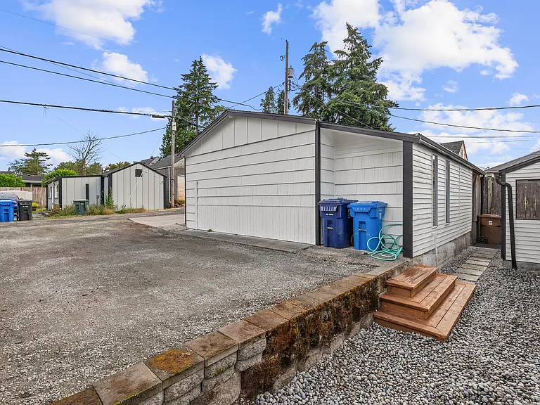 3719 S 12th St — Photo 12
