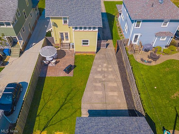 2nd image of 1657 Lewis Dr
