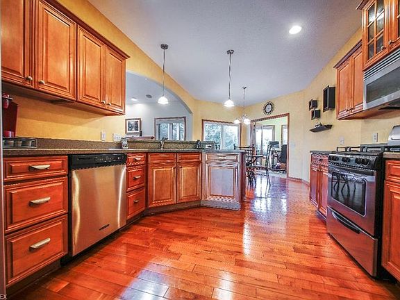 3rd image of 11005 Quail Hollow Dr