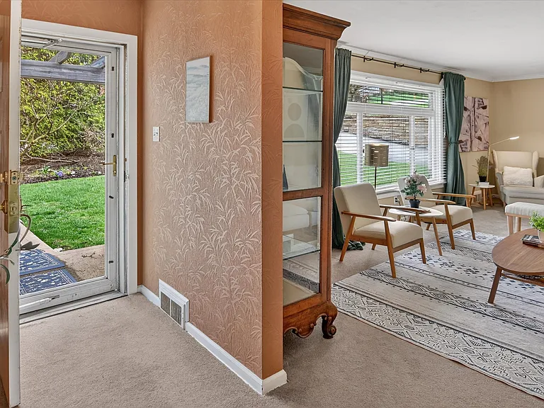 462 Greenhurst Dr — Photo 33
