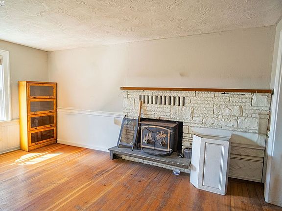 3rd image of 16308 NE 199th St