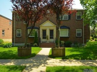 6915 210th St, Bayside, NY 11364
