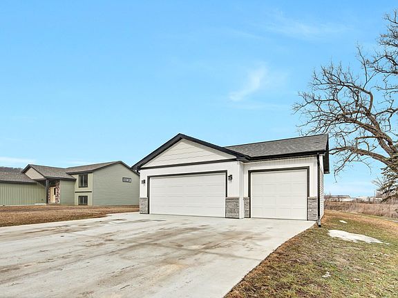 3rd image of 120 Coulee Way