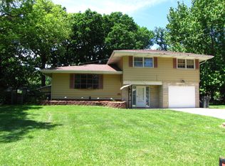 108 Magnolia Dr, Villa Grove, IL 61956
