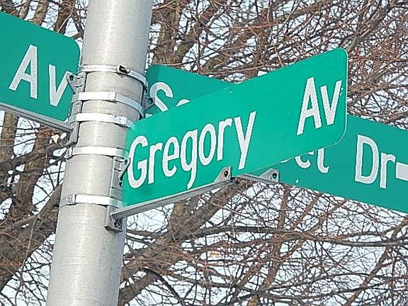 5th image of 560 Gregory Ave