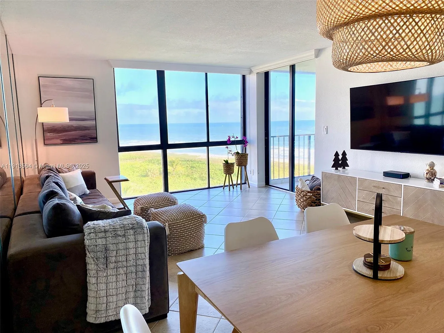 Barclay Beach Club Phase — Photo 2