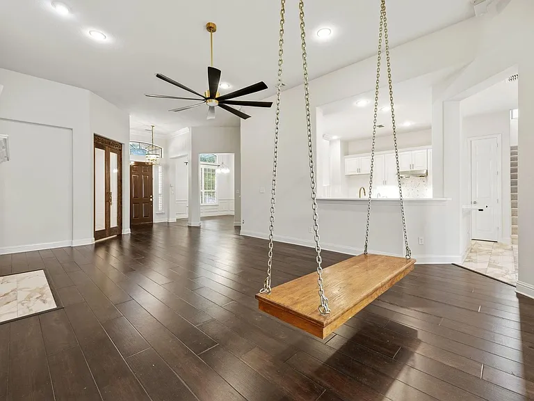 2237 Homestead Ln — Photo 8